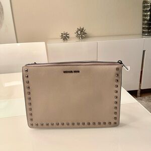 Brand NEW Micheal Kors crossbody bag color Cement